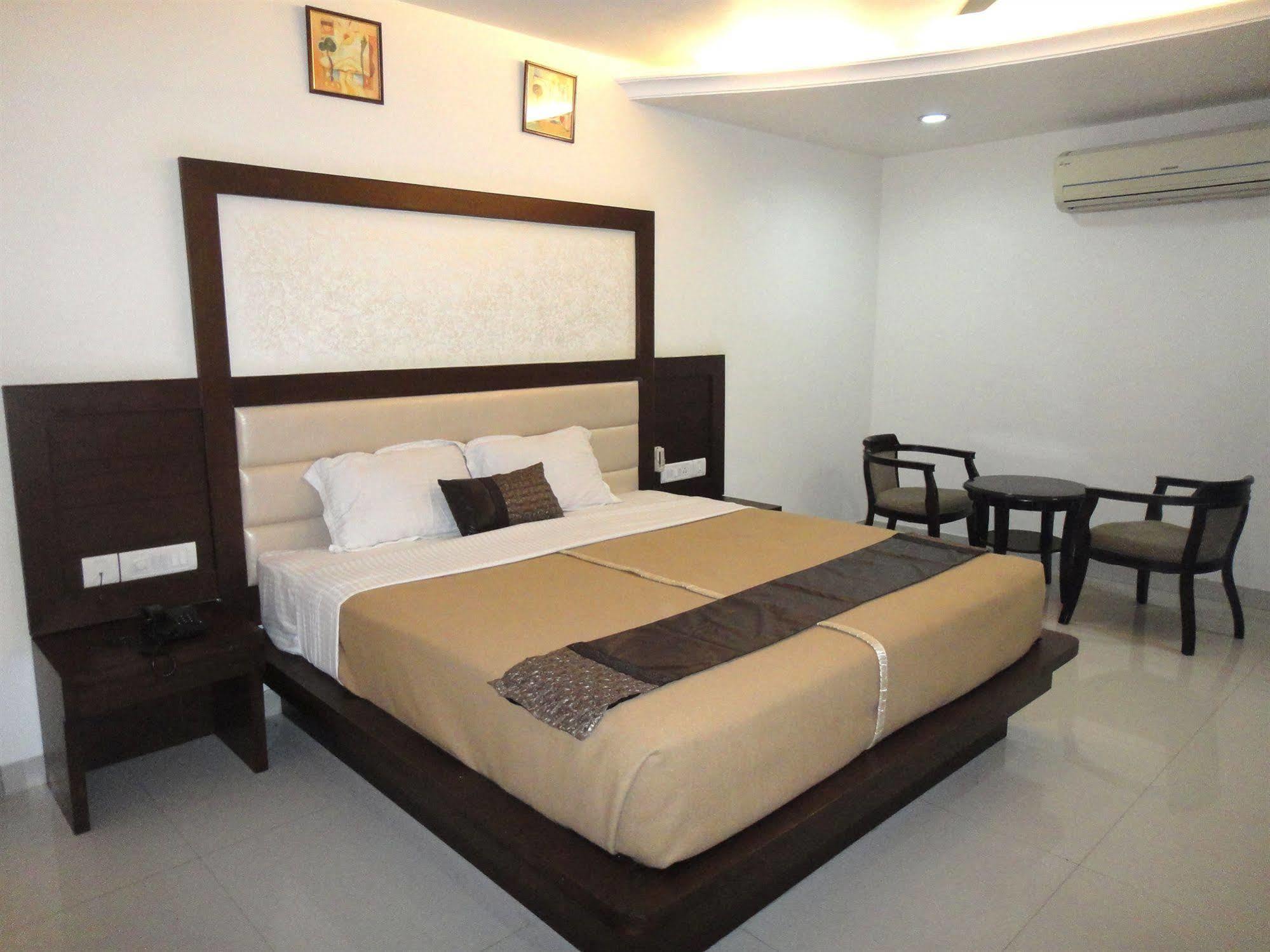 Hotel Orbit 34 Chandīgarh Exterior foto